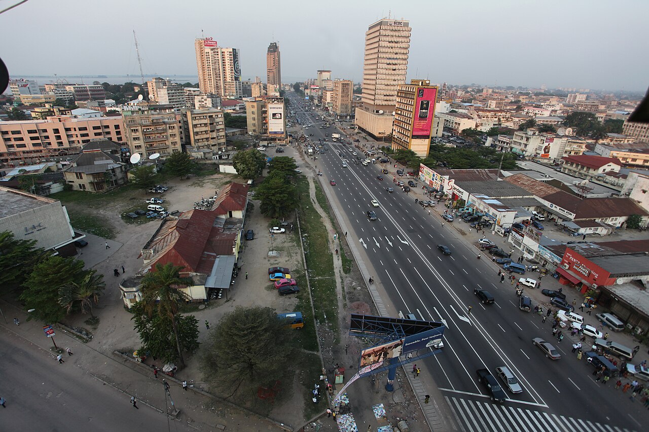 Vue d’archive du boulevard du 30 Juin à Kinshasa